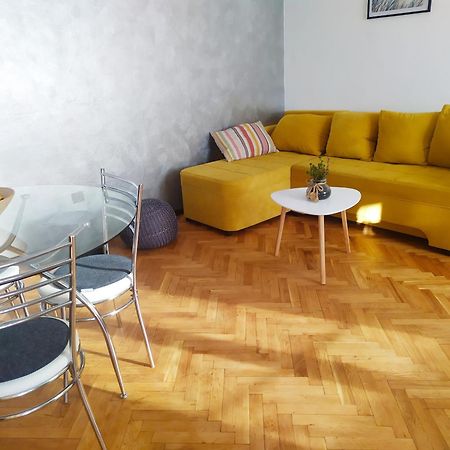 Superior Familiy Apartment Tina เวอร์ซาร์ ภายนอก รูปภาพ