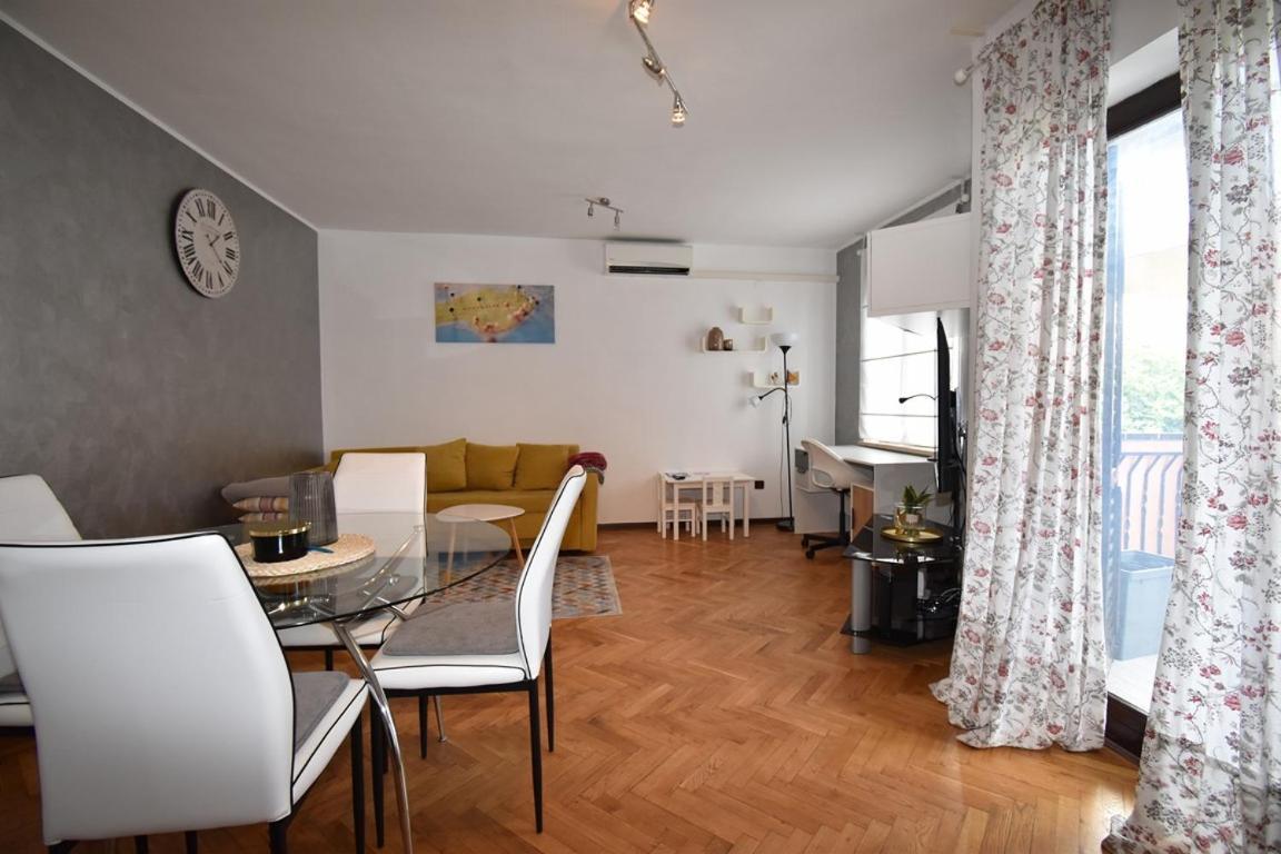 Superior Familiy Apartment Tina เวอร์ซาร์ ภายนอก รูปภาพ